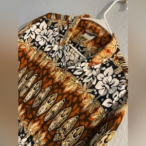 Vintage Aloha Hut Hawaiian Shirt Size L Short Sleeve Surfboard Print 100% Rayón